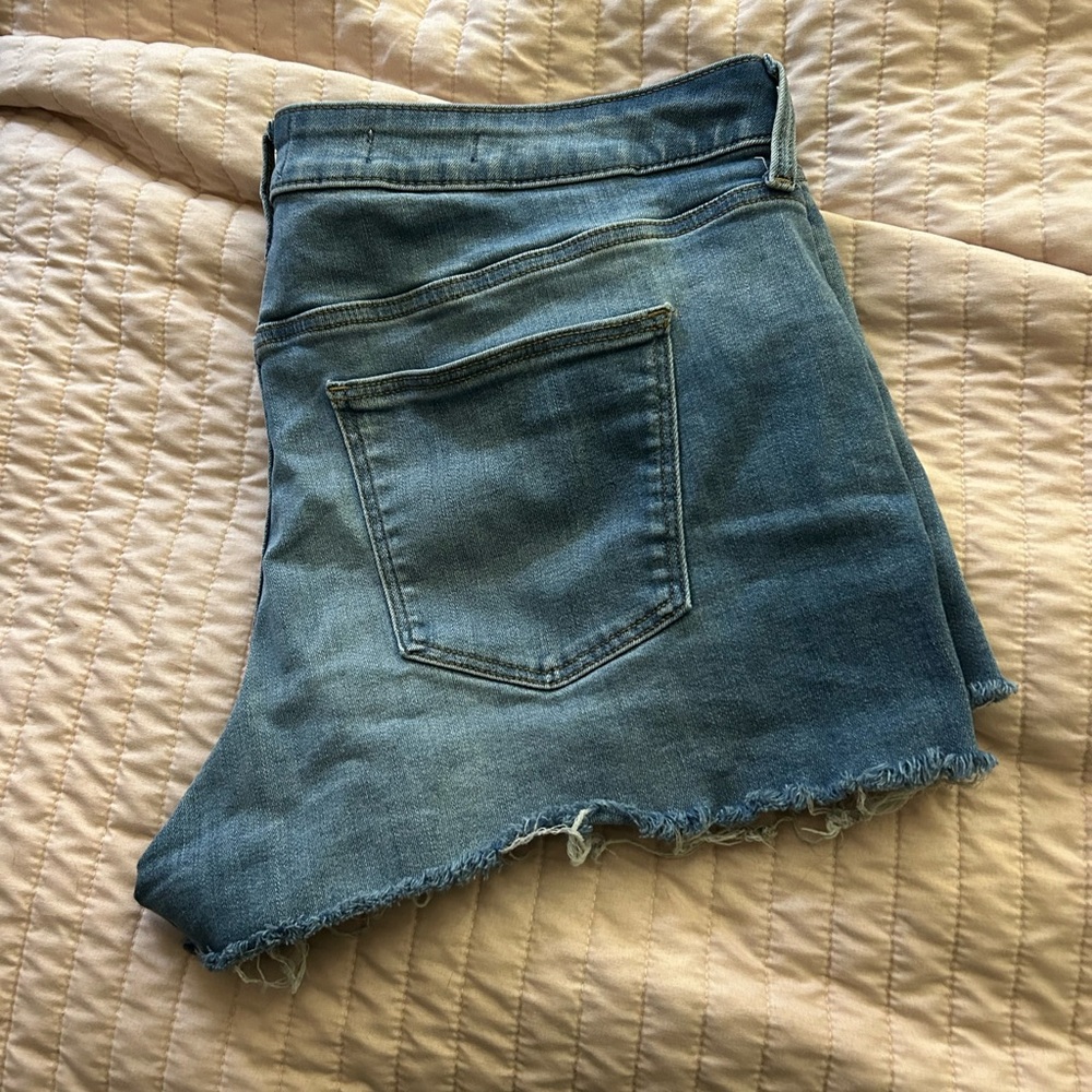 Universal Thread Jean Short
